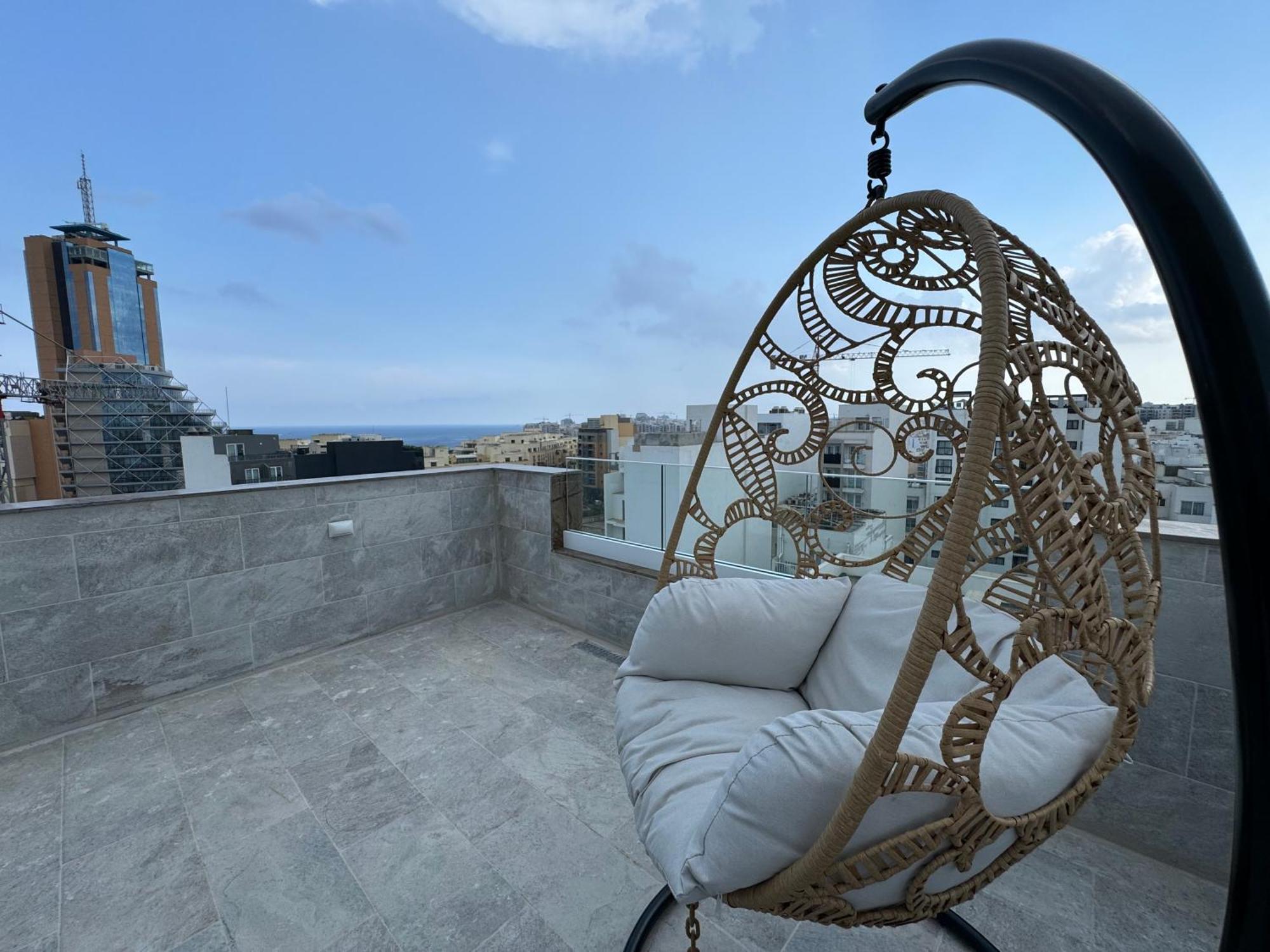 Balcony Hotel Saint Julian's Exterior photo
